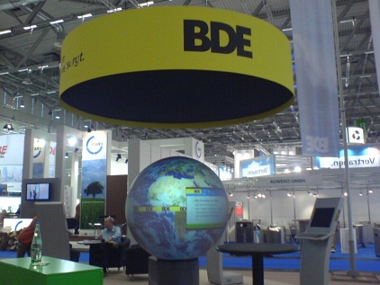 Globales Informationssystem dargestellt mit einer Kugelprojektion, Messe K&ouml;ln
