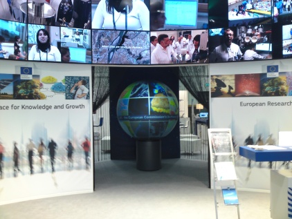 ESOF Dublin 2012, zentraler Blickfang des JRC - Standes