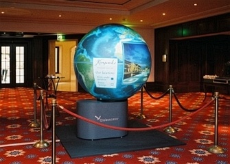 Pr&auml;sentation mit dem Omniglobe im Hotel Adlon , Berlin